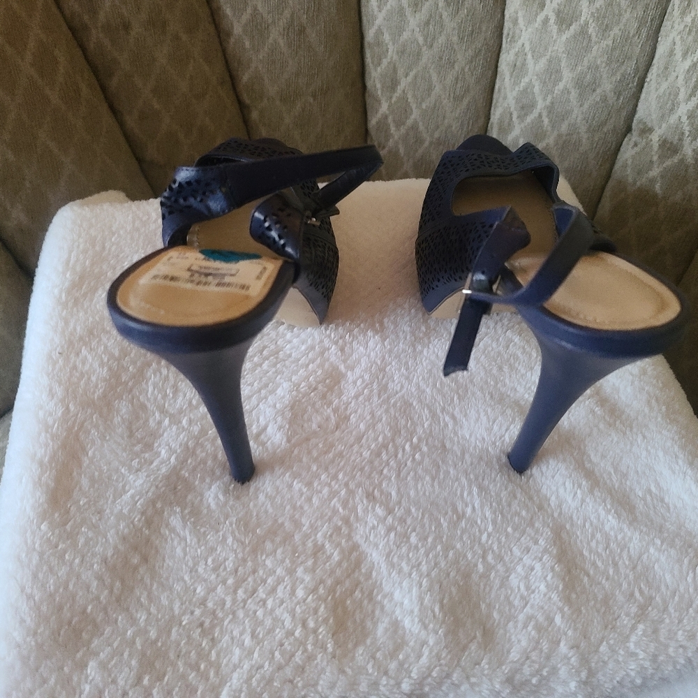 Navy blue slingback sandsls